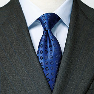 【1分で出来るスーツのお洒落】「シルクサテン」のネクタイが格調高く見える理由