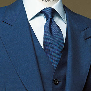 【1分で出来るスーツのお洒落】紺スーツの中でも「ミッドブルー」を選ぶとどんな印象？