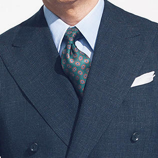 【1分で出来るスーツのお洒落】ダブルスーツの胸元で貫禄をアピールするには？