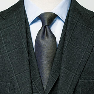 【１分で分かるスーツのお洒落】一見シンプルな無地でも、近くで見ると差がつくネクタイは？