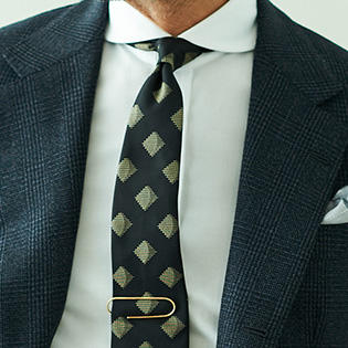 【1分で分かるスーツのお洒落】個性的な小紋ネクタイをシックにまとめるには？