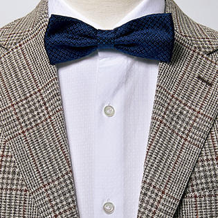 【1分で出来るスーツのお洒落】いつものジャケットと白シャツで、フォーマル感を出すには？