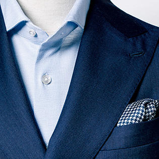 「仕事でノータイ」でもきちんと見える胸元は？【１分で分かるスーツのお洒落】