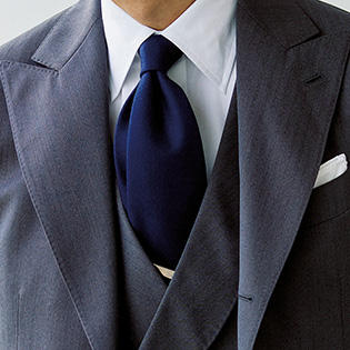 とにかく貫禄を出したいときは、どんなスーツがいい？【1分で出来るスーツのお洒落】