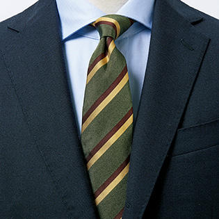 シンプルな紺スーツ+青無地シャツで存在感を出すには？【1分で出来るスーツのお洒落】