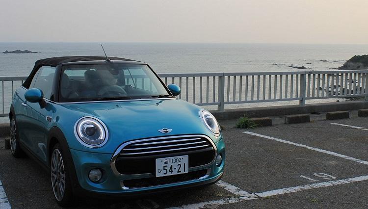 クルマ担当、ミニに乗って海辺へ！【MINI cooper convertible試乗記】