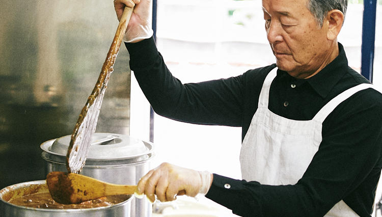 メーカーズシャツ鎌倉の本店で食べられる700円のカレーは、会長自ら作る超本格派！