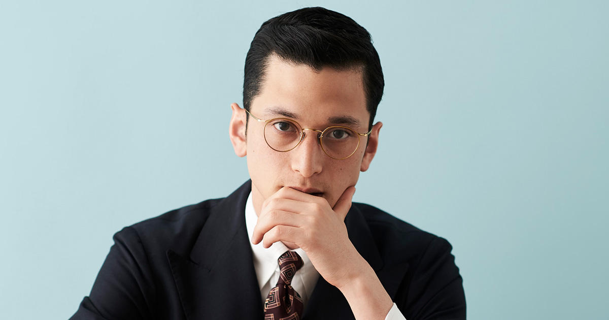 クラシックスーツをさらに知的に見せる」メガネはー？〔貴方に似合う