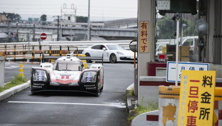 ポルシェ919がターンパイク箱根を走った！