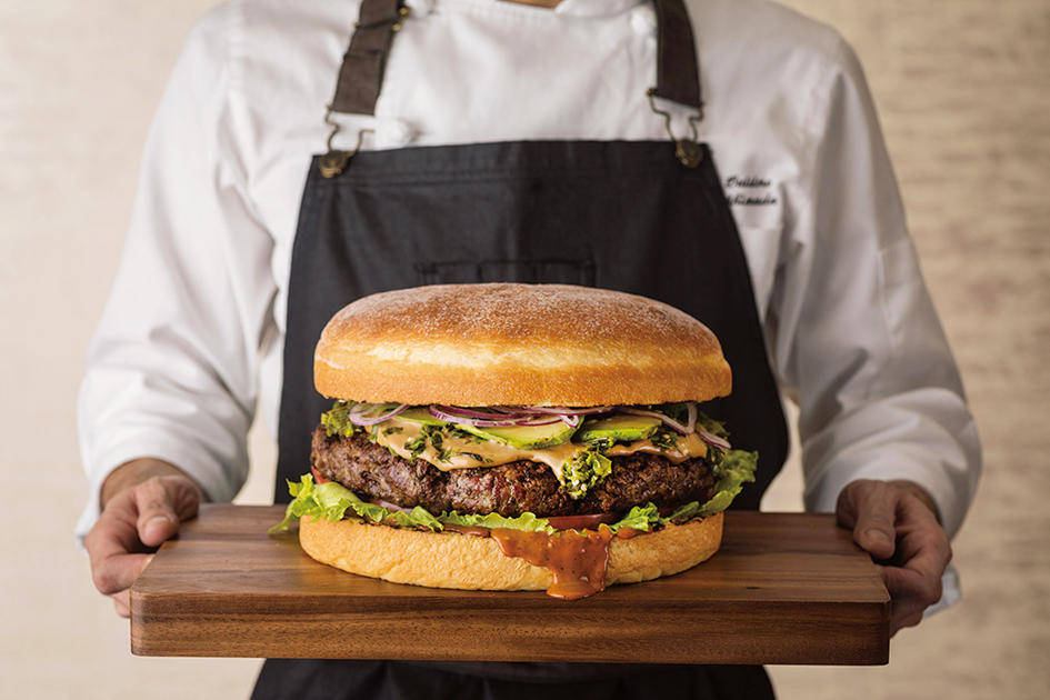 総重量約4㎏！ アメリカンサイズの巨大バーガーなら、美味しい
