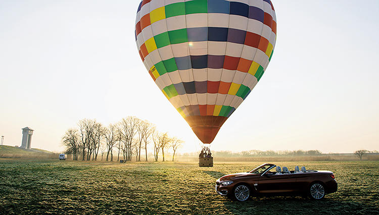 クルマでいったい何しよう♪ 大人の車会見学【BMW 4シリーズカブリオレ × 熱気球】