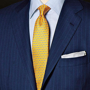 紺ス—ツでパワフルな印象に見せるには？【1分で出来るスーツのお洒落】