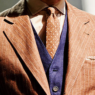 仕事でリネンスーツを上手に着こなすには？【1分で出来るスーツのお洒落】