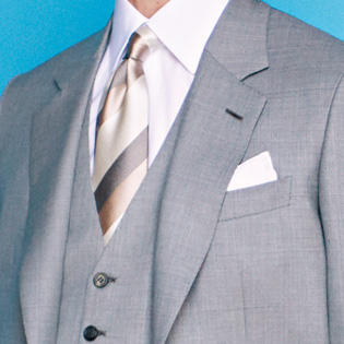 ライトグレーのスーツを爽やかに着こなすコツは？【1分で出来るスーツのお洒落】