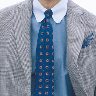 「ジャケットでタイドアップ」、涼し気に見える色使いは？【1分で出来るスーツのお洒落】