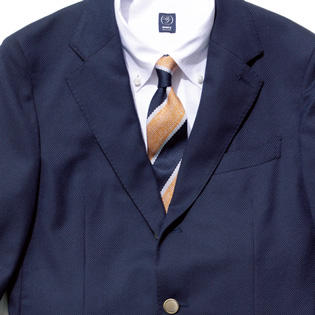 紺ブレを仕事で若々しく着こなすには？【1分で出来るスーツのお洒落】