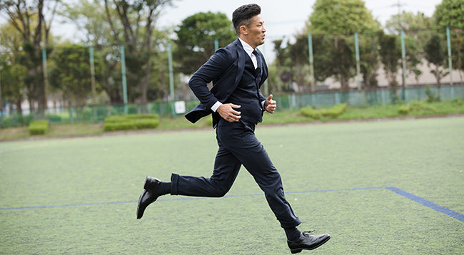 【ASICS RUNWALK】ラグビー元日本代表キャプテンの廣瀬俊朗さんが「走れるドレス靴」を体験！