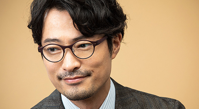 【JINS Design Project】で考察する、ビジネスマンこそメガネは「メタルフレーム」がいい理由