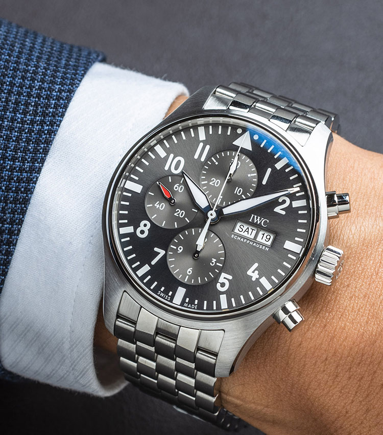 <p><strong>IWC<br />
パイロット・ウォッチ・クロノグラフ・スピットファイア</strong><br />
ケース径：43mm　ケース素材：ステンレススティール　ベルト素材：ステンレススティール　ムーブメント：自動巻き　価格：72万5000円</p>
