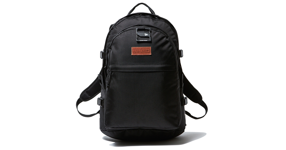 ヨウジヤマモトとニューエラのコラボリュックはレザーパッチがいい感じ