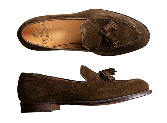 <p><strong>CROCKETT & JONES ／ クロケット＆ジョーンズ</strong><br />タッセルローファーブームを巻き起こした金字塔「キャベンディッシュ３」。日本人の足型に合わせたラスト「375」もポイント。6万9000円（グリフィンインターナショナル）</p>
