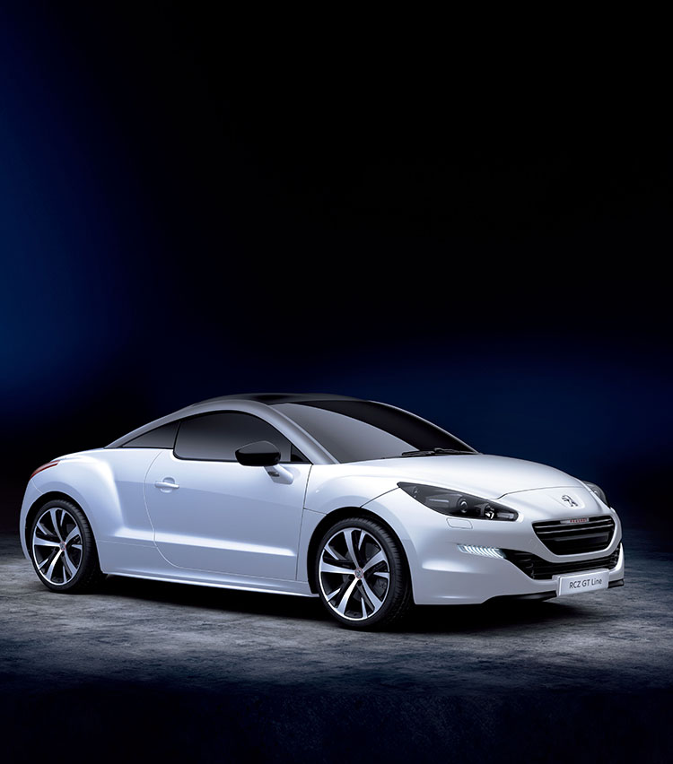 <p><strong>プジョー RCZ（2010年～2015年）：190万円～</strong><br />
クルマ選びの最重要項目に「デザイン」を挙げる人は圧倒的に多い。にもかかわらず街に埋没してしまう残念なクルマが多い昨今だが、とびきり目立つクルマもごく少数存在していた。もう新車で買えないのだから中古車でリーズナブルに買うというのは賢い選択だろう。スポーツモデルであればプジョーのRCZだ。説明は特に必要ないだろう。とにかく際立って美しくカッコイイ。人によっては1000万円以上のクルマにも見えるらしい。ちなみに新車価格は約400万円～。MTモデルの仕様もあるピュアなスポーツモデルなので走りも秀逸。</p>
