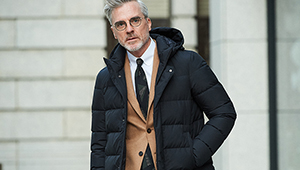 ジャケットがお洒落になる色合わせは「この2色」と覚えよう【胸元実例集つき】