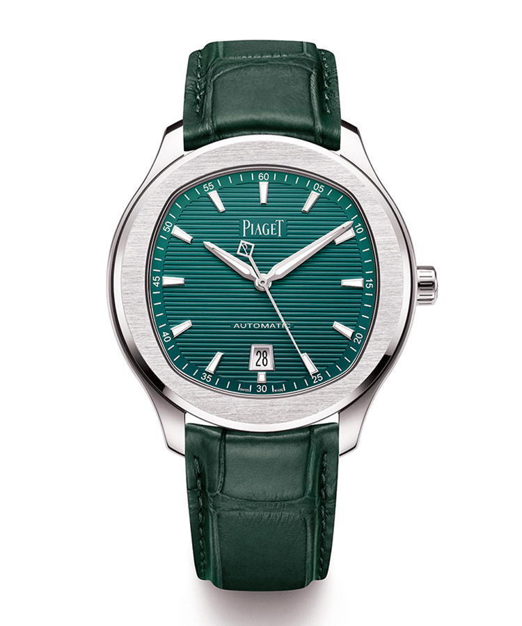 <p><b>PIAGET</b>　ピアジェ<br />
<b>ピアジェ ポロ</b><br />
新色グリーンは、エメラルドにも似て華やか。文字盤のギョーシェ模様が軽快な印象。スポーティでも9.4mm厚の薄型なのが、ピアジェらしさ。限定500本。自動巻き。径45mm。SSケース。アリゲーターストラップ。101万6000円（ピアジェ コンタクトセンター）</p>
