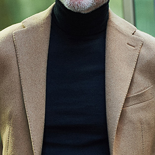 ジャケットをノータイできちんと見せるインナーは？【1分で出来るスーツのお洒落】