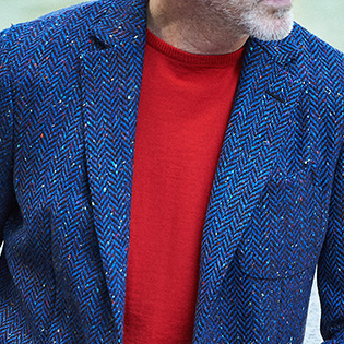 休日ジャケット、大人っぽく華やかな胸元は？【1分で出来るスーツのお洒落】