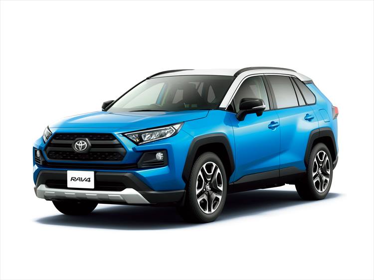 <p>2019年に登場した新型RAV4。トヨタの持つ多くの最新デバイスを装備しつつ価格を抑えるなど魅力的なモデルに。エンジンは2ℓと2.5ℓ、2WDと4WDの設定があり、ベースグレードのXは260万8200円。最上位グレードがハイブリッドGで381万7800円。</p>
