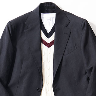 「休日に着る黒スーツ」大人に見えるインナーは？【1分で出来るスーツのお洒落】