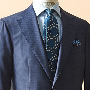 紺スーツをモダンに見せるシャツ＆ネクタイの柄は？【1分で出来るスーツのお洒落】