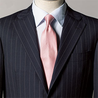 紺スーツで季節感を演出するコツ【1分で出来るスーツのお洒落】