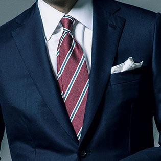 いつもの紺スーツをパワフルに見せるには？【1分で出来るスーツのお洒落】