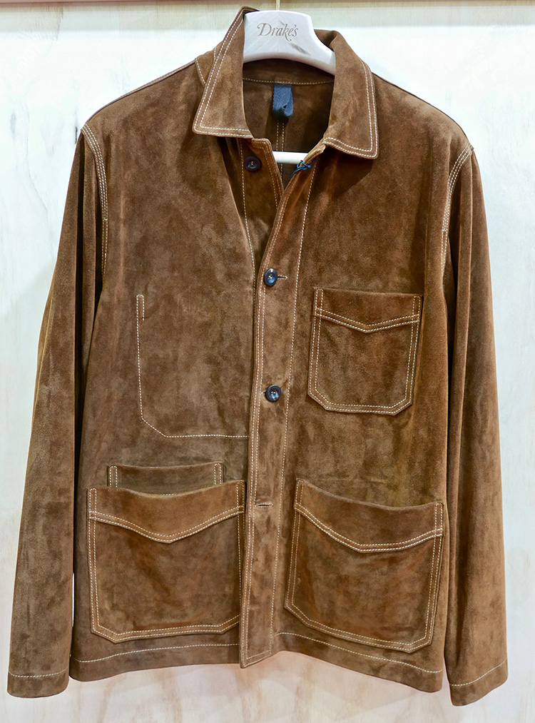 <p><strong>5.  Drake’s heavyweight suede five pocket chore jacket / ドレイクスのヘビーウェイトスエードの5ポケットジャケット</strong><br />
I liked this jacket when I first saw it in Drake’s creative look book, but it’s even better in person.  Made in just the right shade of Italian  Crosta  suede, with horn buttons and triple stitched seams, this jacket will be a treasure for generations.</p>
<p><small>最初、ドレイクスのクリエイティブなルックブックで見て、とても気に入ったジャケットです。実物を見て、もっと気に入りました。イタリアのクロスタのスエードに、角ボタンと、トリプルステッチのシーム。これは、何世代にも渡って宝物として愛されるジャケットになるでしょう。</small></p>
