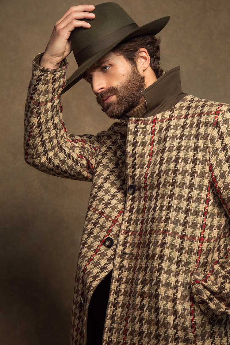 <p><strong>10.  Johnston’s of Elgin overcoat / ジョンストンズ・オブ・エルジンのオーバーコート</strong><br />
I like chunky tweed overcoats.  This one with its oversized houndstooth pattern, brought to life from Johnston’s archives, has the added value of being waterproof.</p>
<p><small>ツイードのこのぼってりしたオーバーコートが好きです。ジョンストンズのアーカイブから蘇った大きな千鳥格子柄のこのコートは、防水加工という特典付きです。</small></p>
