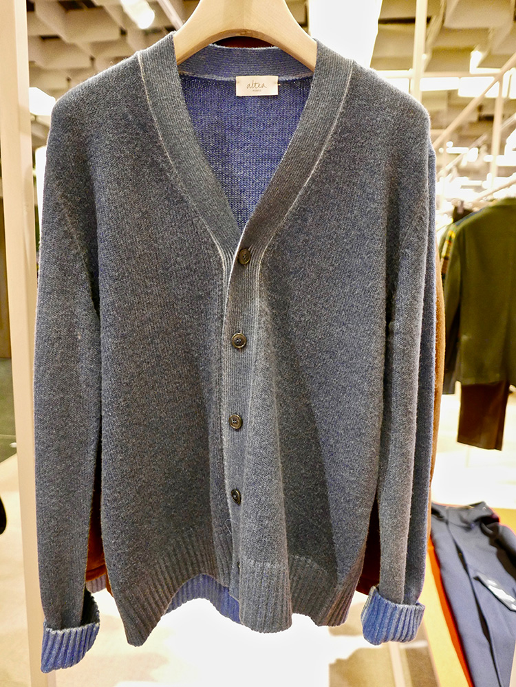 <p><strong>11.  Altea cashmere cardigan /アルテアのカシミアカーディガン</strong><br />
Altea makes some beautiful garments.  A cashmere, spray dyed cardigan in fjord blue is just what I need in my closet.  Luxurious, versatile and quietly unique.</p>
<p><small>アルテアは美しい服を作ります。フィヨルドブルーにスプレー染めしたカシミアのカーディガンは、私が今まさにワードローブに加えたいアイテム。高級で、着回しがきき、さりげなく個性的です。</small></p>
