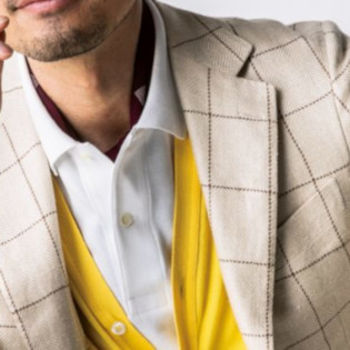 「自宅でリモート会議」のとき、きちんと見せるには？【1分で出来るスーツのお洒落】