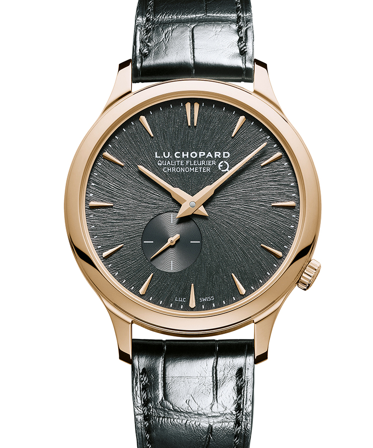 <p><b>CHOPARD</b>　ショパール</br>L.U.C XPS ツイスト QF フェアマインド</br><b>美しくも力強いダイヤルに最上級の機械を秘める</b></br>伝統的な手仕上げを施した自社製ムーブメントを、30度右に回してセッティング。結果オフセットとなったリューズとスモールセコンドが、クラシカルな外観にリズミカルな印象を添える。スレートグレーのダイヤルは、クッキリした放射状の筋目模様が力強い。時計の公的検査・試験で最も厳格な、カルテ・フルリエを取得。ケースなどのゴールドは、フェアな環境で採掘されたものだけを用い、美しい外装に社会的なメッセージを込めた。自動巻き。径40mm。18KRGケース。アリゲーターストラップ。世界限定250本。228万円（ショパール ジャパン プレス）</p>
