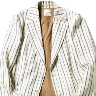 夏の休日服は「リゾート風」で爽やかに【1分で出来る胸元お洒落】