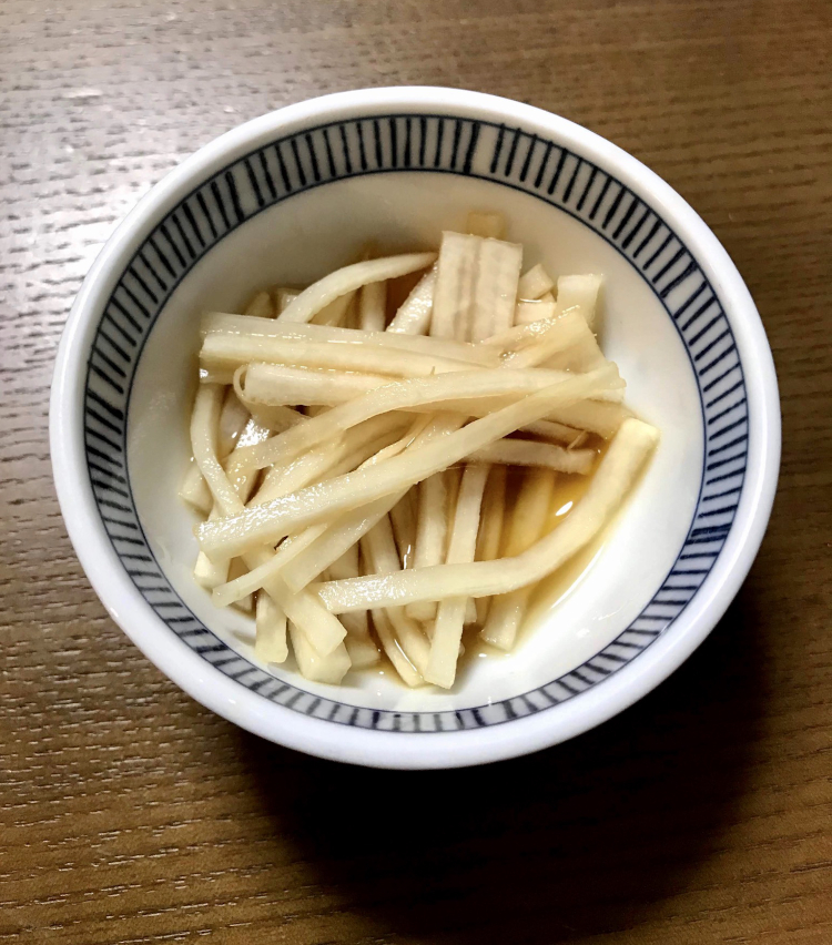 <p>6.直ぐに食べても美味、一晩置くとしんなりした感じになる。<br />
レモンと塩でも良い。</p>
