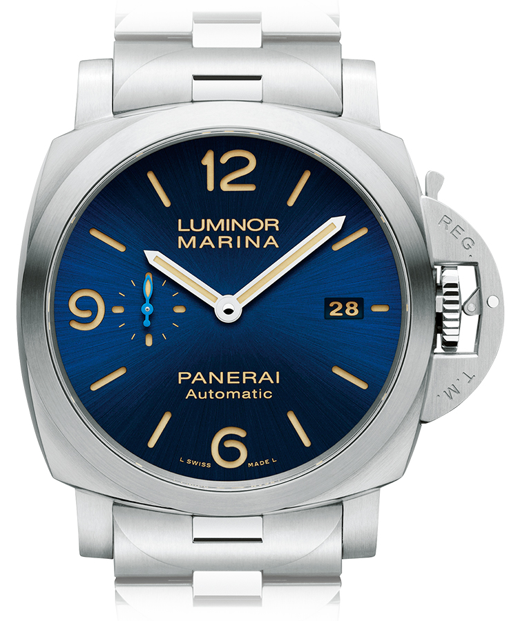 <p><b>PANERAI</b>　パネライ<br />
ルミノール マリーナ 44MM PAM01058<br />
<b>大きく厚いミリタリーウォッチが、ブルーで印象を一変</b><br />
クッション型のケースやインデックスをくり抜いたサンドイッチダイヤル、そしてリューズガードなど、イタリア海軍のために考案された外観を今に受け継ぐ。そのダイヤルを、サンブラッシュブルーに仕立て、上品なたたずまいを手に入れた。ベージュの蓄光塗料を用いることで、レトロ感も高めている。自動巻き。径44mm。SSケース＆ブレスレット。93万円（オフィチーネ パネライ）</p>
