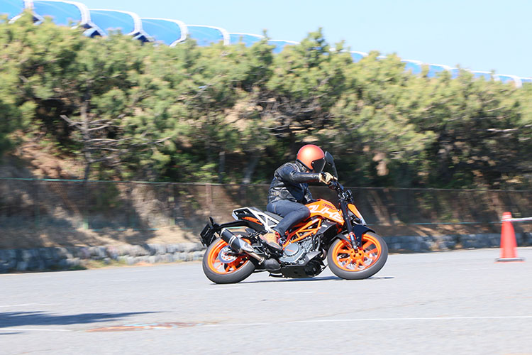 <p>KTM 390DUKE　車両価格(消費税込み) 64万1000円</p>
