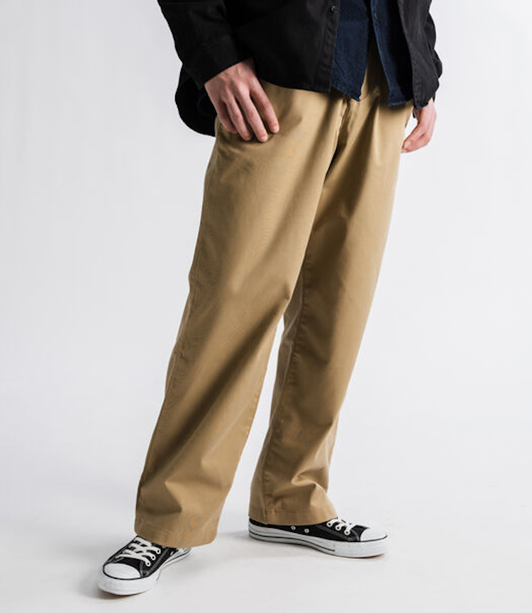 <p><strong>小関さんのオススメするリーバイスはこのモデル</strong><br />
RELAXED CHINO HARVEST GOLD 1万6000円／リーバイス® メイド ＆ クラフテッド®（リーバイ・ストラウス ジャパン）</p>
