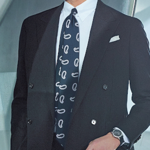 ビジネスで「黒スーツ」は使えるか？【1分で出来るスーツのお洒落】