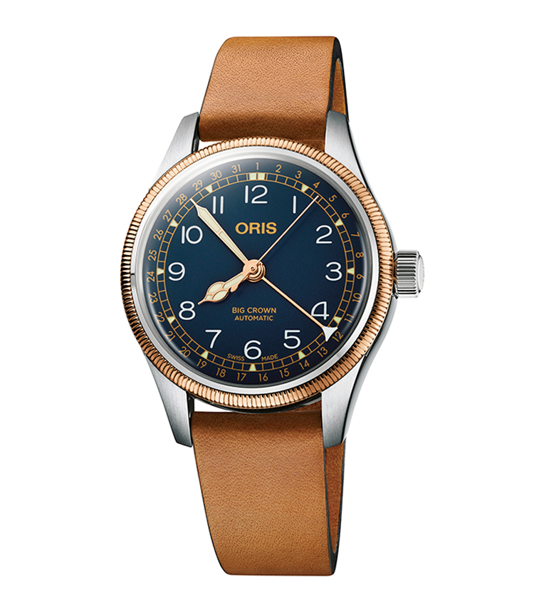 <p><strong>ORIS ／ オリス<br />
ビッグクラウン ポインターデイト</strong><br />
ポインター式のデイト機能を備えるオリス伝統のレトロなパイロット時計のベゼルをブロンズ製に。クラシックな味が一層アップしている。径36mm。自動巻き。SSケース。カーフストラップ。20万円（オリス・ジャパン）</p>
