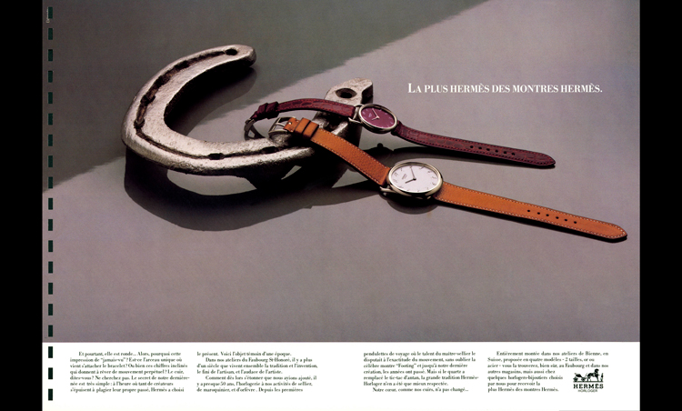 <figcaption>©Hermès</figcaption><strong>【1978年】誕生<br />
メゾンの時計製造の歴史とともに歩むロングセラー</strong><br />
スイスに時計製造部門を開設したのと同じ年に、アルソーは誕生した。馬術の世界観を盛り込んだデザインを手掛けたのは、エルメスと縁の深いデザイナー、アンリ・ドリニー。メゾンの歴史を熟知する彼だからこそ、普遍のスタイルは生まれた。</p>
