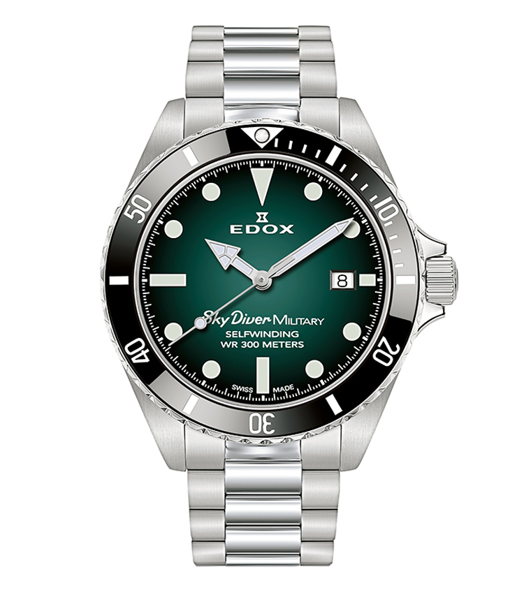 <p><strong>EDOX ／ エドックス<br />
スカイダイバー ミリタリー リミテッドエディション</strong><br />
【スケッチを基に再現した幻のミリタリー時計】<br />
1973年に極秘裏にスイス軍に納品されたミリタリーウォッチを現代に復刻。グリーングラデ文字盤でモダンな印象に。限定555本。自動巻き。径42mm。SSケース＆ブレスレット（ナイロンストラップ付属）。21万円（GMインターナショナル）</p>
