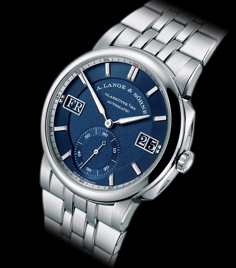 <p><strong>満を持して投入されたザクセン流高級スポーツ<br />
A.LANGE & SÖHNE ／ A.ランゲ＆ゾーネ<br />
オデュッセウス</strong><br />
<br />
ドイツの古豪が初めて手掛けたスポーティウォッチコレクションとして話題沸騰の新作。じつはこのブランドがスタンダードモデルにステンレススチールケースを採用するのもこれが初めてのこと。躍動感と優美さを併せ持つデザインのうちには振動や衝撃に強い新開発のムーブメントを収め、３時位置の大型日付表示と完璧なシンメトリーとなるよう９時位置に大型曜日表示を配置するなど、極めて実用性も高い。径40.5mm。自動巻き。SSケース&ブレス。ブティック限定取扱い。310万円（A.ランゲ&ゾーネ）</p>
